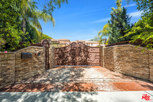 14933 Sutton Street, Sherman Oaks CA: https://media.crmls.org/mediaz/79c8c8a4-62dd-48d1-9a19-084003308d6d.jpg