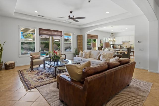 48224 Big Horn Drive, La Quinta CA: https://media.crmls.org/mediaz/79c97d28-c495-4fdf-b229-1aeb58bc1c32.jpg