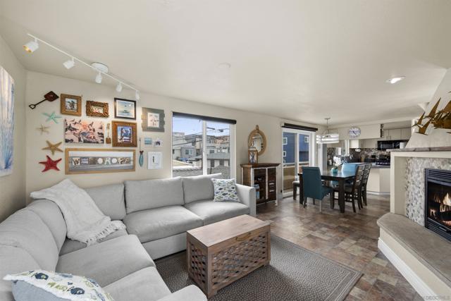 841 Pismo Ct, San Diego CA: https://media.crmls.org/mediaz/79c9cbca-db51-4947-9dd4-c36fa02fdc4b.jpg