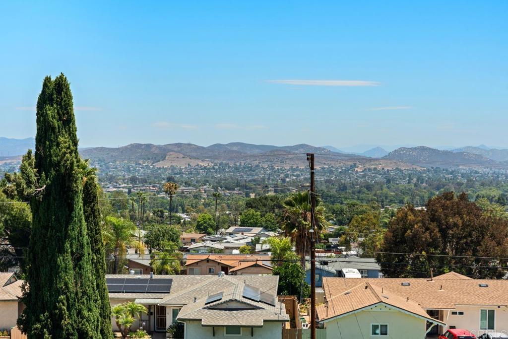 https://media.crmls.org/mediaz/79ca0d0f-540a-4d93-b9a8-b7a727e75498.jpg?preset=X-Large