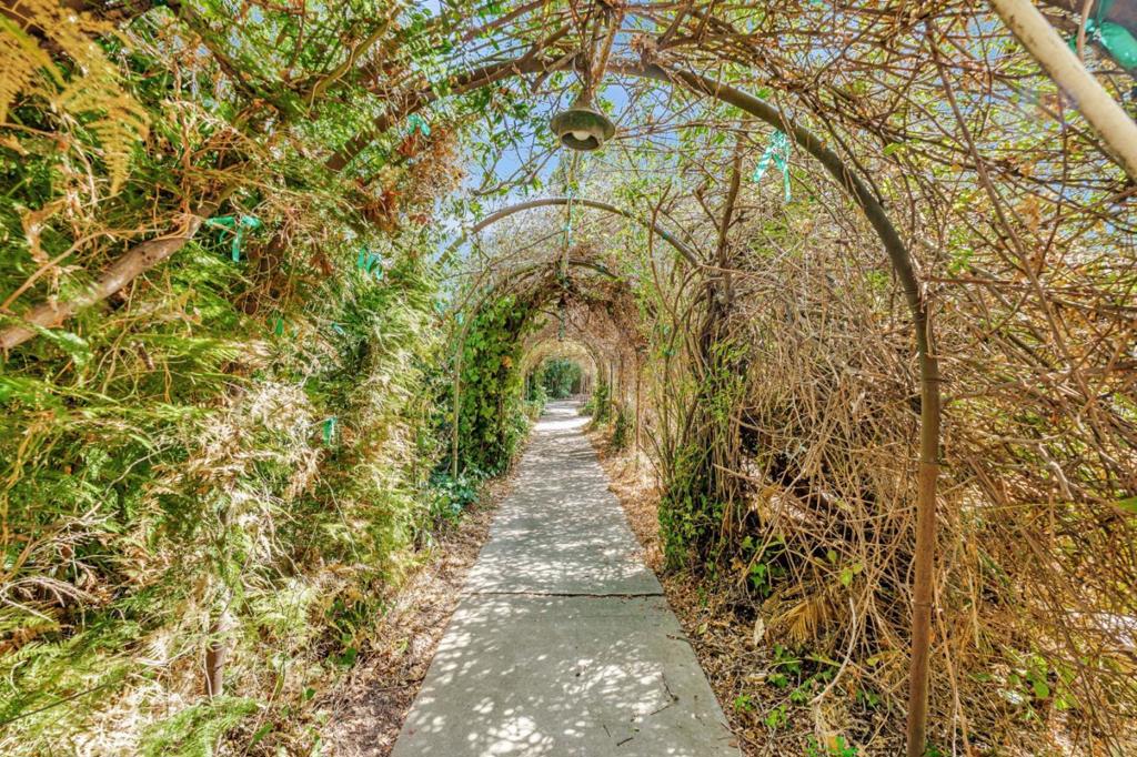 https://media.crmls.org/mediaz/79caa0d1-7cbe-4212-81ac-8df575dc5776.jpg?preset=X-Large