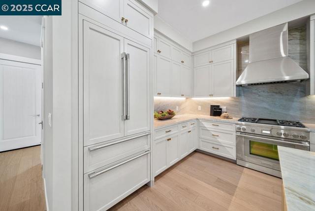 600 Hartz Ave, Danville CA: https://media.crmls.org/mediaz/79cac483-0298-4b23-a9c1-4f4aa35c2fa8.jpg