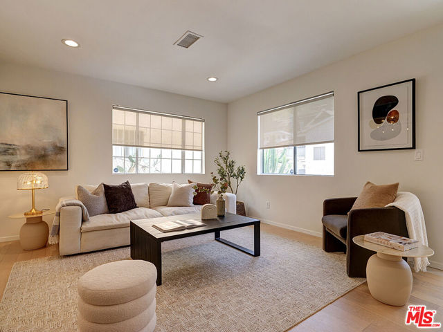 422 W Avenue 37, Los Angeles CA: https://media.crmls.org/mediaz/79cadc6e-26c6-4dbb-b112-67c1d64fbef1.jpg