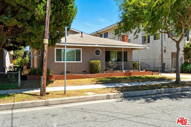 12134 Grevillea Avenue, Hawthorne CA: https://media.crmls.org/mediaz/79cb07f3-4c69-4b81-ae7a-82038f4beb04.jpg