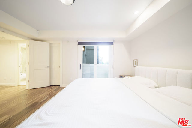 642 Hermosa Avenue, Hermosa Beach CA: https://media.crmls.org/mediaz/79cb1986-b8dd-4bec-a35f-61a05bfe43ee.jpg