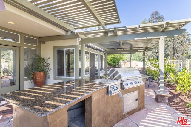 27350 Landon Place, Valencia CA: https://media.crmls.org/mediaz/79cc00f4-45d4-4082-accd-ad04244ba9a0.jpg