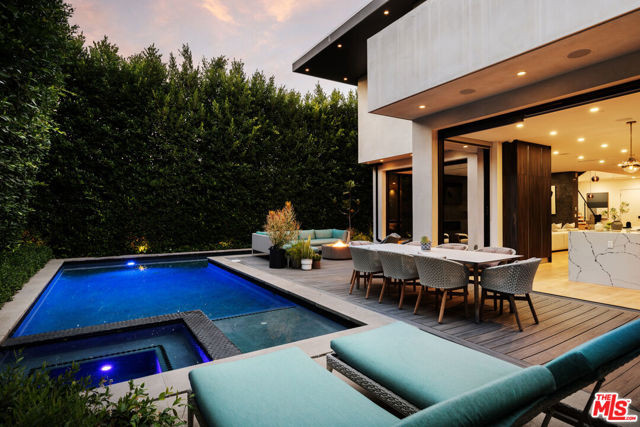 105 S Laurel Avenue, Los Angeles CA: https://media.crmls.org/mediaz/79cc206c-6430-48ab-842d-a4bd3272eb03.jpg