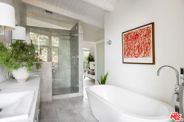 5911 Canyon Heights Lane, Los Angeles CA: https://media.crmls.org/mediaz/79cc6b7c-8698-49d0-9059-3b9acadb8b61.jpg