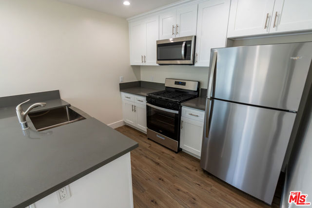 1324 W 30th Street, Los Angeles CA: https://media.crmls.org/mediaz/79cc7653-3ab9-451e-b9b6-e219e1c2a008.jpg