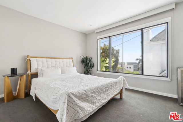 1145 Larrabee Street, West Hollywood CA: https://media.crmls.org/mediaz/79cc7da2-0a0c-4b8f-b962-1e8461413dfc.jpg