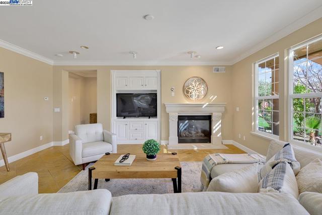 1037 Sunset Creek Ln, Pleasanton CA: https://media.crmls.org/mediaz/79ccaf3b-4a06-4b38-ad4c-cd692eadcb79.jpg