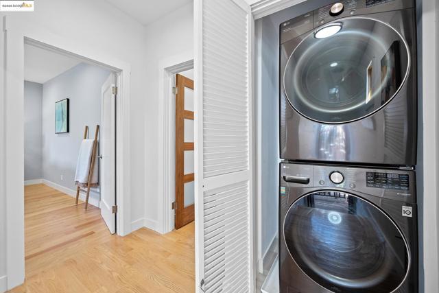 1026 Ventura Ave, Albany CA: https://media.crmls.org/mediaz/79ccbeaf-73fa-4511-8a2a-73652fb13449.jpg