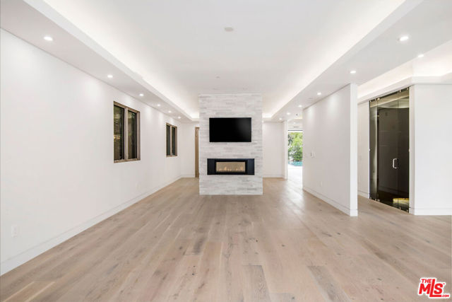 245 S La Peer Drive, Beverly Hills CA: https://media.crmls.org/mediaz/79cce810-498b-4898-ad13-169dc75c4658.jpg