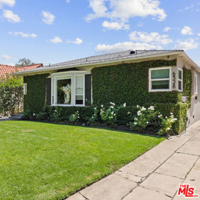 6526 6528 San Vicente Boulevard, Los Angeles CA: https://media.crmls.org/mediaz/79cd1591-3ee1-4f79-a730-c49b56fd13ab.jpg