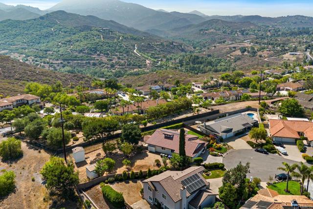 13837 Tam O Shanter Court, Poway CA: https://media.crmls.org/mediaz/79cd7dc7-0111-4f98-bfe7-f05e66986fc0.jpg