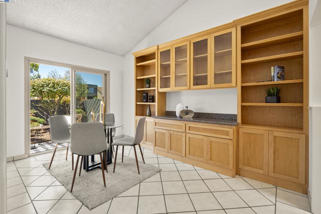 3527 Magnolia Dr, Alameda CA: https://media.crmls.org/mediaz/79cdcd12-af1e-4545-b7ab-24169bc85519.jpg