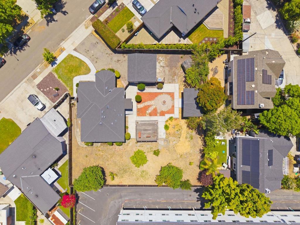 https://media.crmls.org/mediaz/79ce66d6-3d40-4e87-93f0-6e0f0dff0f0f.jpg?preset=X-Large