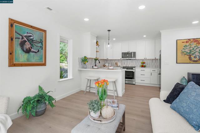 2933 Ptarmigan Dr, Walnut Creek CA: https://media.crmls.org/mediaz/79cf687b-e9a2-42a6-a115-334733906e94.jpg