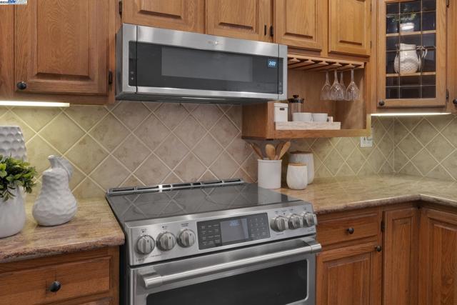 635 Janice Ave, Hayward CA: https://media.crmls.org/mediaz/79cf7d29-eaa5-4c7d-8c9e-ace38e46f9ec.jpg