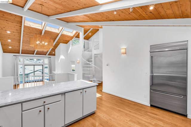 1881 Grand View Drive, Oakland CA: https://media.crmls.org/mediaz/79cf9d94-db26-4106-b73e-22f2739fd648.jpg