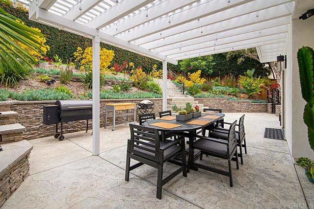 2127 Heather Ln, Del Mar CA: https://media.crmls.org/mediaz/79d001cd-5f4e-438b-b90b-adcff23a05b3.jpg