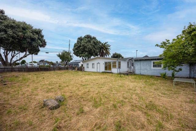 895 Main Street, Half Moon Bay CA: https://media.crmls.org/mediaz/79d016c3-3aea-449d-92c7-0218fb78e31f.jpg