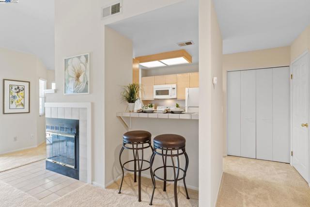 7710 Canyon Meadow Cir, Pleasanton CA: https://media.crmls.org/mediaz/79d0403f-c47d-42d5-b762-e2bd7e8149b1.jpg