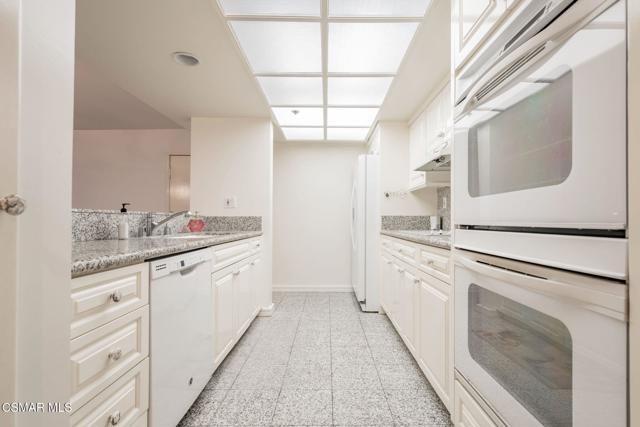 10660 Wilshire Boulevard, Los Angeles CA: https://media.crmls.org/mediaz/79d046c1-1072-44de-bf03-d934f6995413.jpg