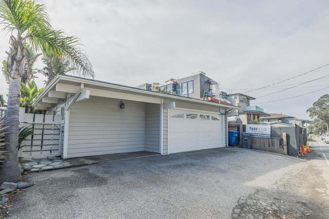 22818 E Cliff Drive, Santa Cruz CA: https://media.crmls.org/mediaz/79d04756-abb3-4962-99b6-5ebe76d3c8b3.jpg