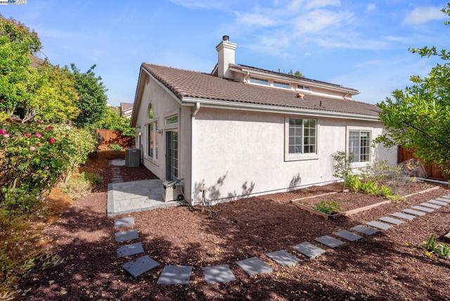 1000 Silver Maple Lane, Hayward CA: https://media.crmls.org/mediaz/79d0ac10-757d-406f-b169-c2d82a449801.jpg