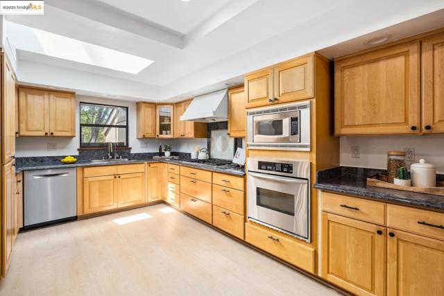 128 Alamo Sq, Alamo CA: https://media.crmls.org/mediaz/79d0cbf8-476c-478d-a04d-be31b39599a3.jpg