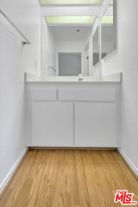 8741 Darby Avenue, Northridge CA: https://media.crmls.org/mediaz/79d0f7f2-ad29-476d-99c0-bf304d32f952.jpg