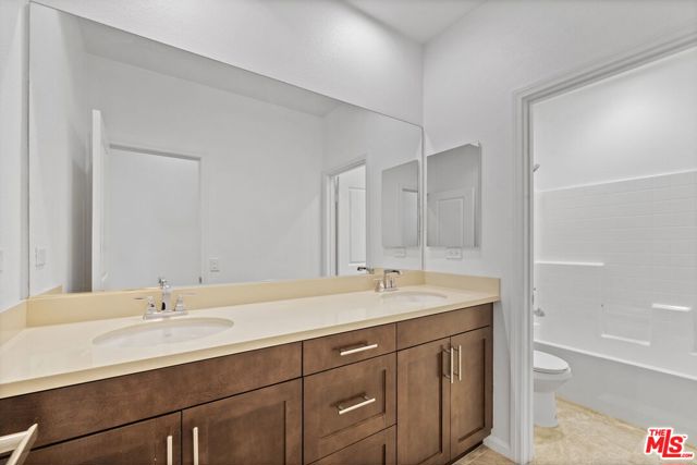20650 Huntley Way, Santa Clarita CA: https://media.crmls.org/mediaz/79d185e0-7616-47ca-bfd2-95e905cbf323.jpg