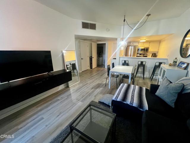 865 B Street, Oxnard CA: https://media.crmls.org/mediaz/79d19c3d-9e7c-46ef-b77b-4433b2faaeef.jpg