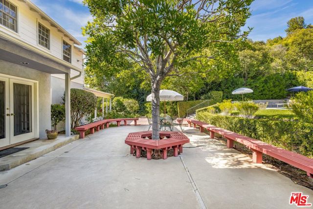 3734 Longridge Avenue, Sherman Oaks CA: https://media.crmls.org/mediaz/79d1cf4f-70b3-40d7-9dbe-b833941d4d1f.jpg