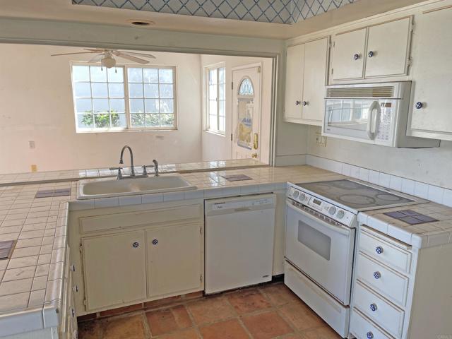 Detail Gallery Image 19 of 44 For 3808 Vista Campana #22,  Oceanside,  CA 92057 - 1 Beds | 1 Baths