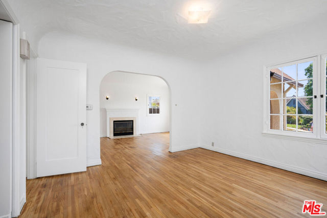 1119 Maple Street, Santa Monica CA: https://media.crmls.org/mediaz/79d2c9e3-3510-4715-8ec8-c215f284f189.jpg