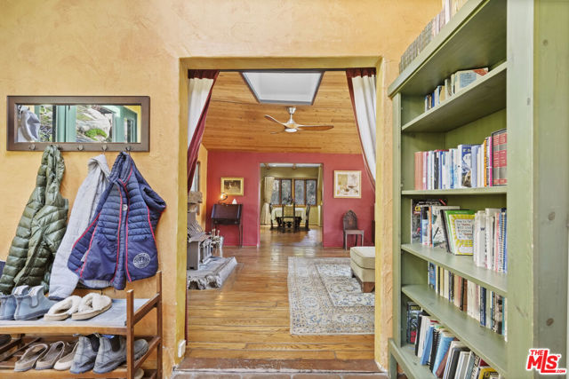 809 Basin Drive, Topanga CA: https://media.crmls.org/mediaz/79d2e9cd-c861-4976-8669-8158ecdb19e6.jpg