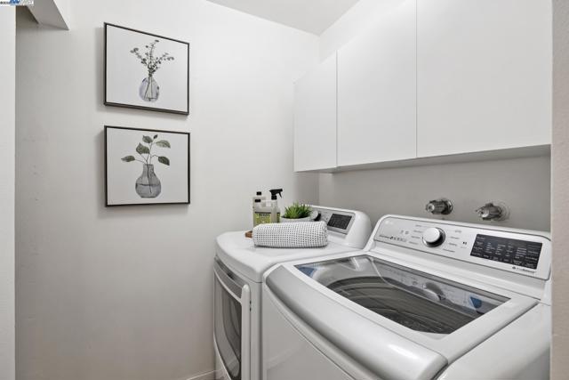 3109 La Campania, Alameda CA: https://media.crmls.org/mediaz/79d322db-cae0-4462-af86-b00331988800.jpg