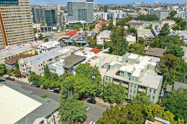 193 Montecito, Oakland CA: https://media.crmls.org/mediaz/79d3282f-774d-423b-9afc-7dab3b763fb5.jpg