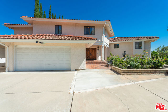 2357 Knob Hill Drive, Riverside CA: https://media.crmls.org/mediaz/79d328ff-9437-4045-add5-6e25ca56d37f.jpg
