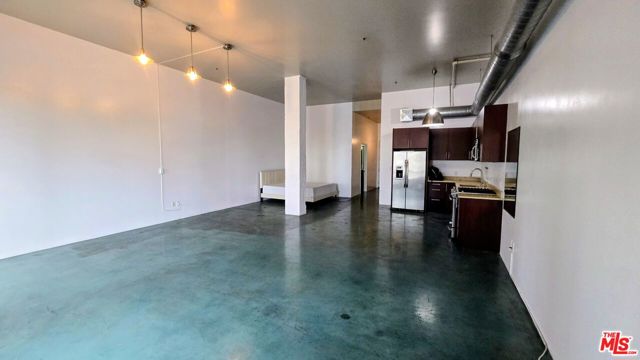 849 S Broadway, Los Angeles CA: https://media.crmls.org/mediaz/79d39dec-09e1-4304-adff-245f19274846.jpg