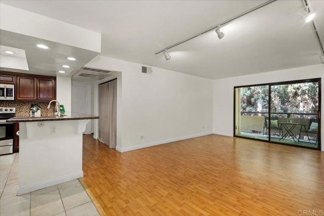 Detail Gallery Image 11 of 31 For 5885 El Cajon Bld #204,  San Diego,  CA 92115 - 2 Beds | 2 Baths