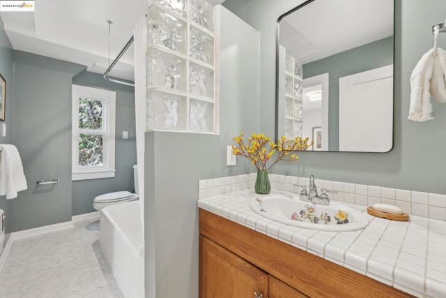 1675 Visalia Ave, Berkeley CA: https://media.crmls.org/mediaz/79d5bfec-f13c-4f93-b170-4db9bf085513.jpg