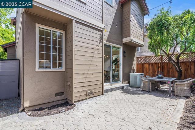 1666 Brush Creek Pl, Danville CA: https://media.crmls.org/mediaz/79d60ed9-2f33-4d7b-a814-7d64a6c38bec.jpg