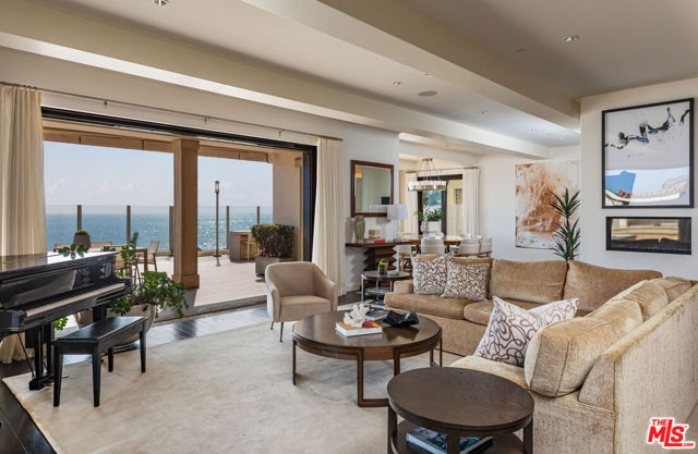 22368 Pacific Coast Highway, Malibu CA: https://media.crmls.org/mediaz/79d624fa-e444-4ac0-a8bd-deb0384c21d9.jpg