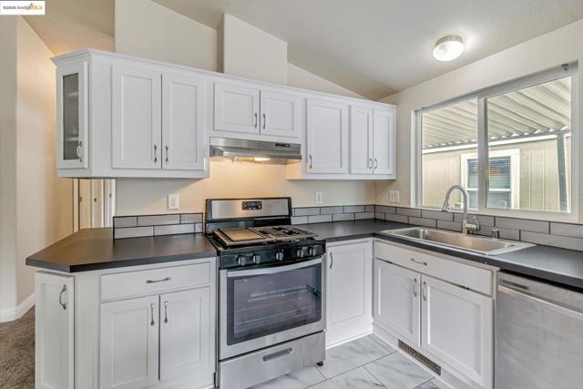 16711 Marsh Creek Rd, Clayton CA: https://media.crmls.org/mediaz/79d696dd-02ea-4dcc-8758-544a0dee57a6.jpg