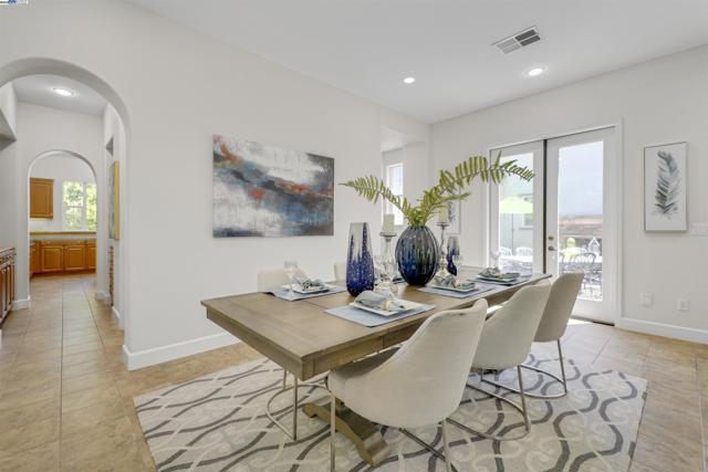 1993 Fairway Oaks Dr, Ripon CA: https://media.crmls.org/mediaz/79d76328-3061-4ff8-81e0-b431009a10e1.jpg
