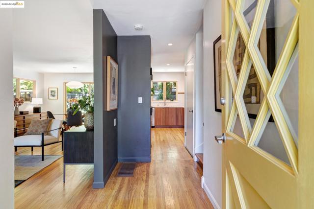 5801 Balboa Dr, Oakland CA: https://media.crmls.org/mediaz/79d7b439-76d7-4535-979d-20dd7e61bedf.jpg