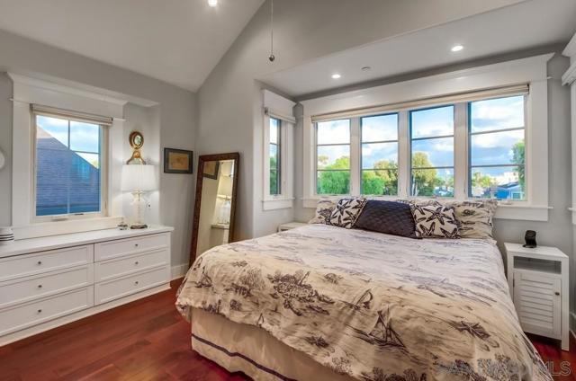 240 B Avenue, Coronado CA: https://media.crmls.org/mediaz/79d7f081-505c-4acd-8c30-072ba102b9a7.jpg